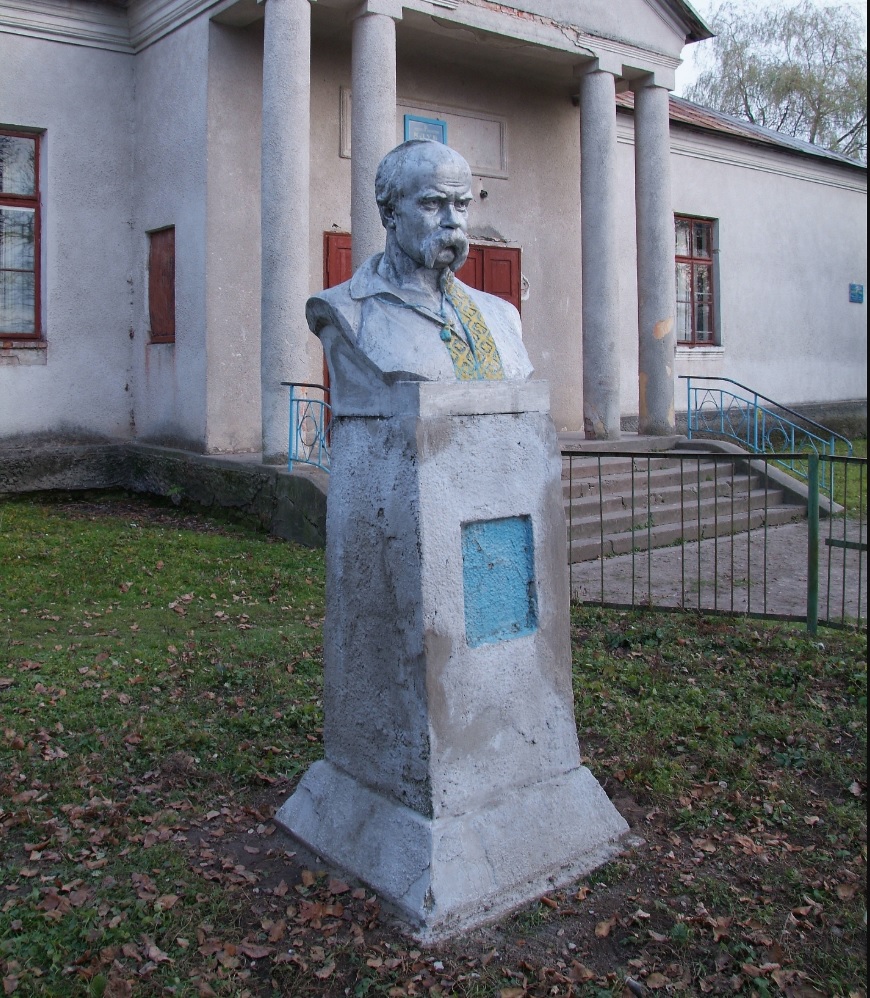 Погруддя Т. Шевченка у с. Лука